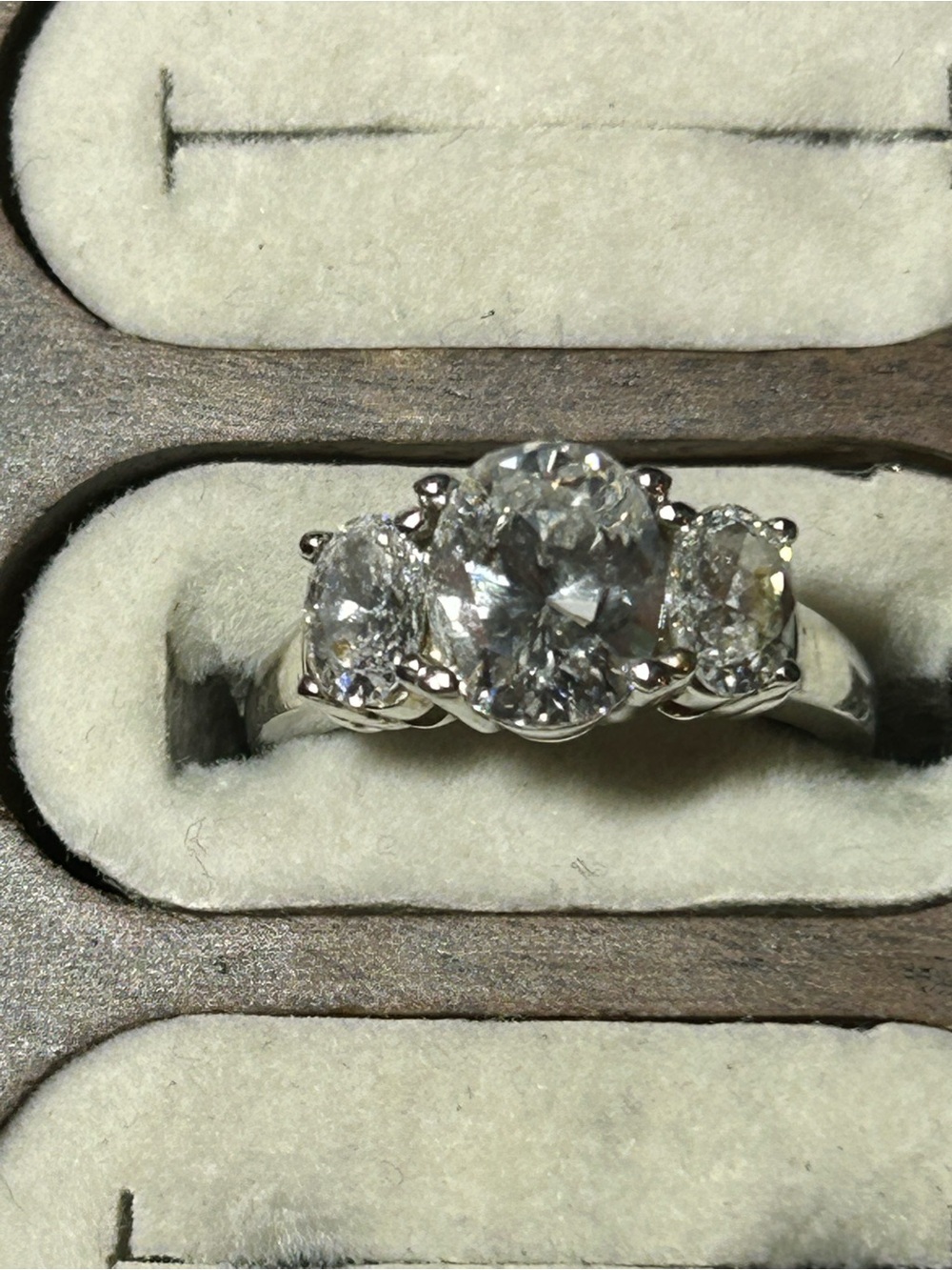 Diamond, lab-created, 2.5ct, oval, g-h color, si-si3 clarity, 925 silver